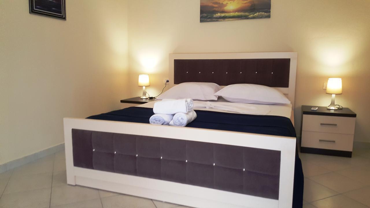 Cava Apartments Sarande Bagian luar foto