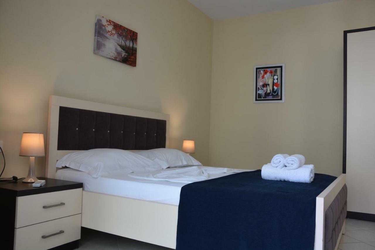 Cava Apartments Sarande Bagian luar foto